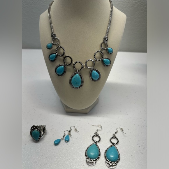 Jewelry - TURQUOISE FASHION JEWELRY SET